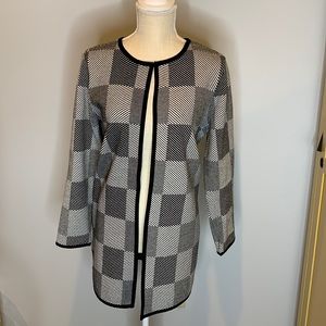 EUC Chico’s sweater. SZ 1 equates to Sz10-12.